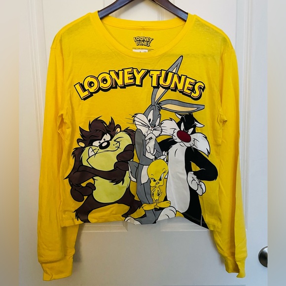 Looney Toons Cropped Long sleeve NWT - Picture 1 of 4